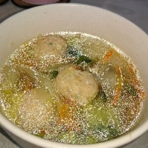 白菜とニラと人参と鶏つくねの中華スープ